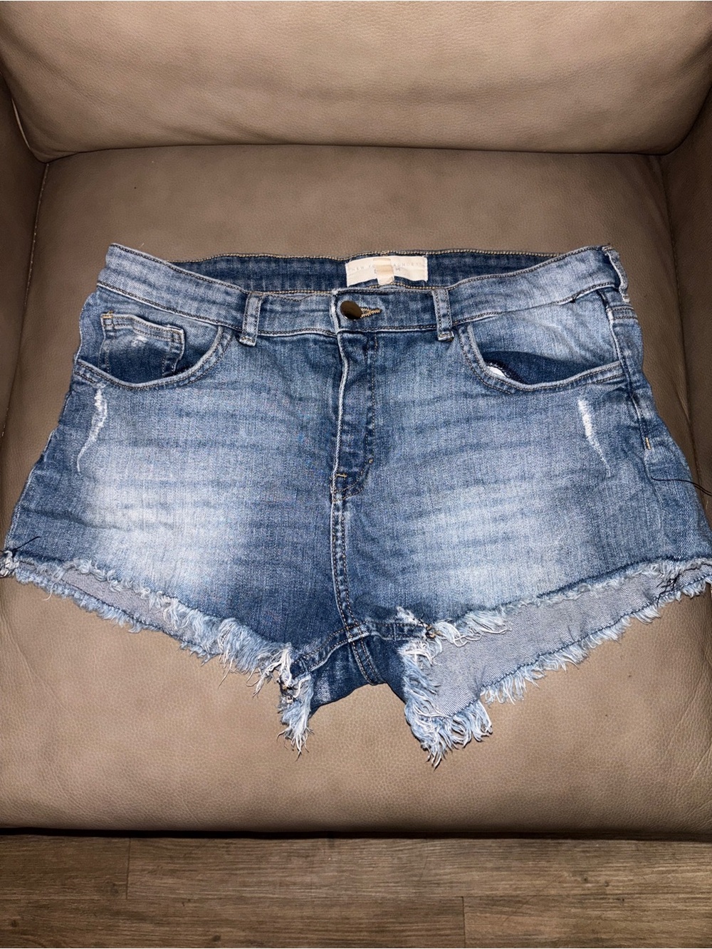 Classic High-Rise Frayed Hem Denim Shorts - Light Blue